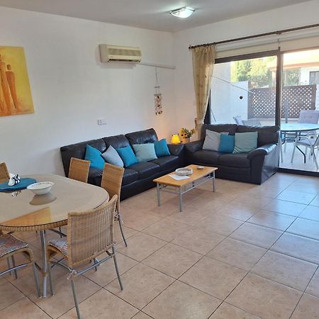 Pool Side 2 Bedroom Queens Gardens Complex Paphos Exteriör bild