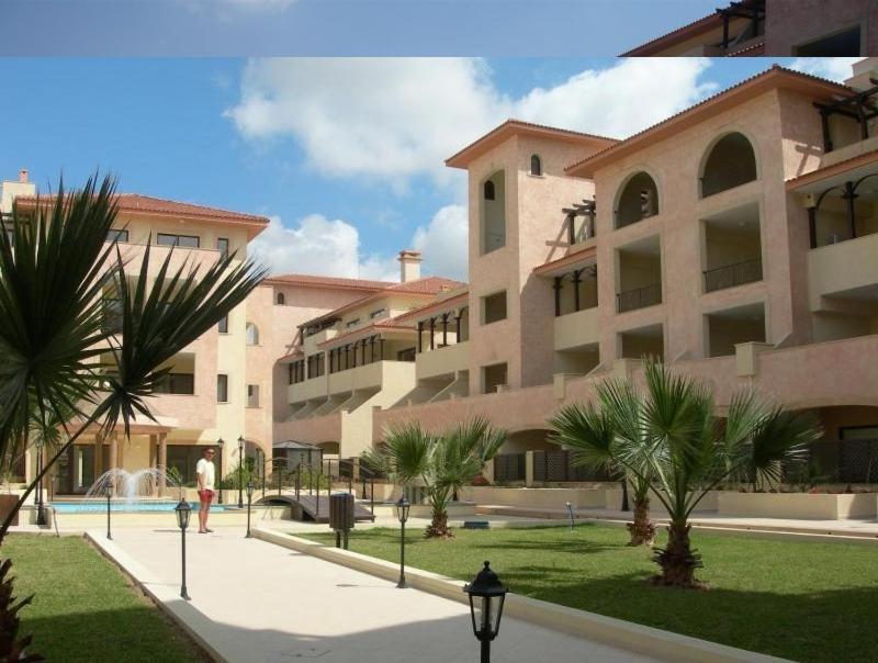 Pool Side 2 Bedroom Queens Gardens Complex Paphos Exteriör bild
