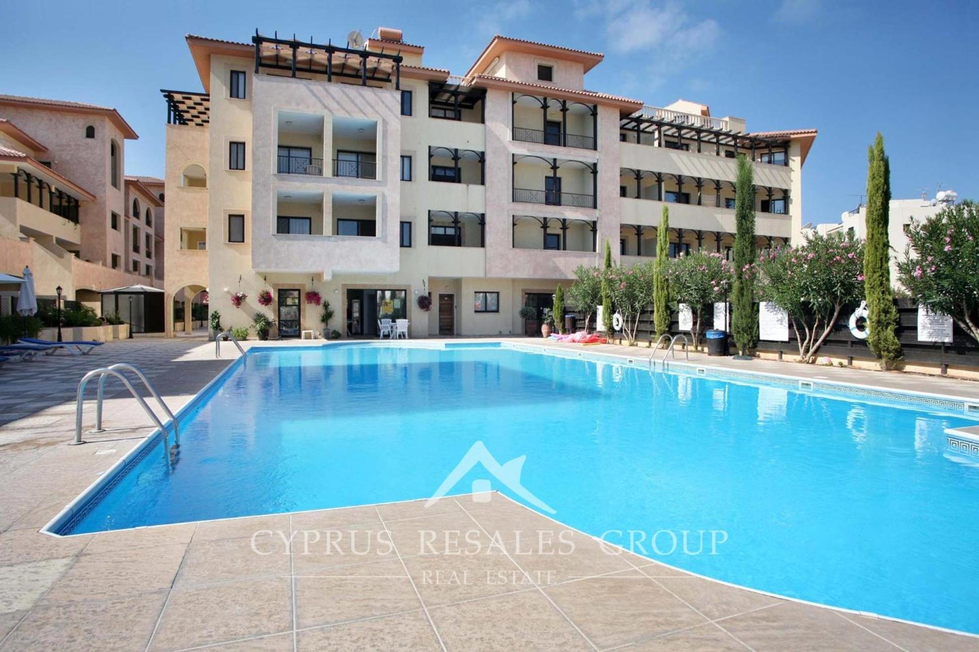 Pool Side 2 Bedroom Queens Gardens Complex Paphos Exteriör bild