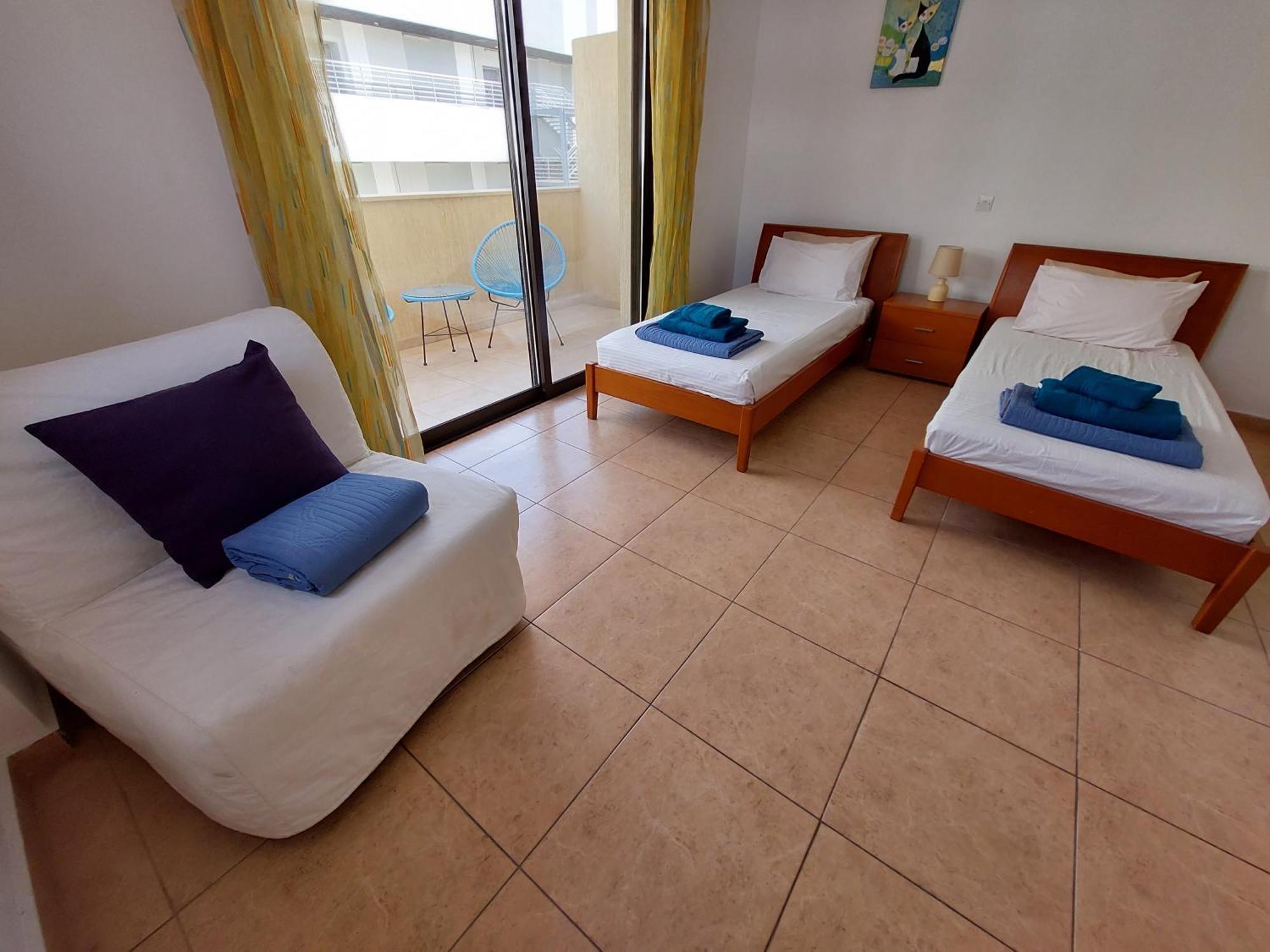 Pool Side 2 Bedroom Queens Gardens Complex Paphos Exteriör bild