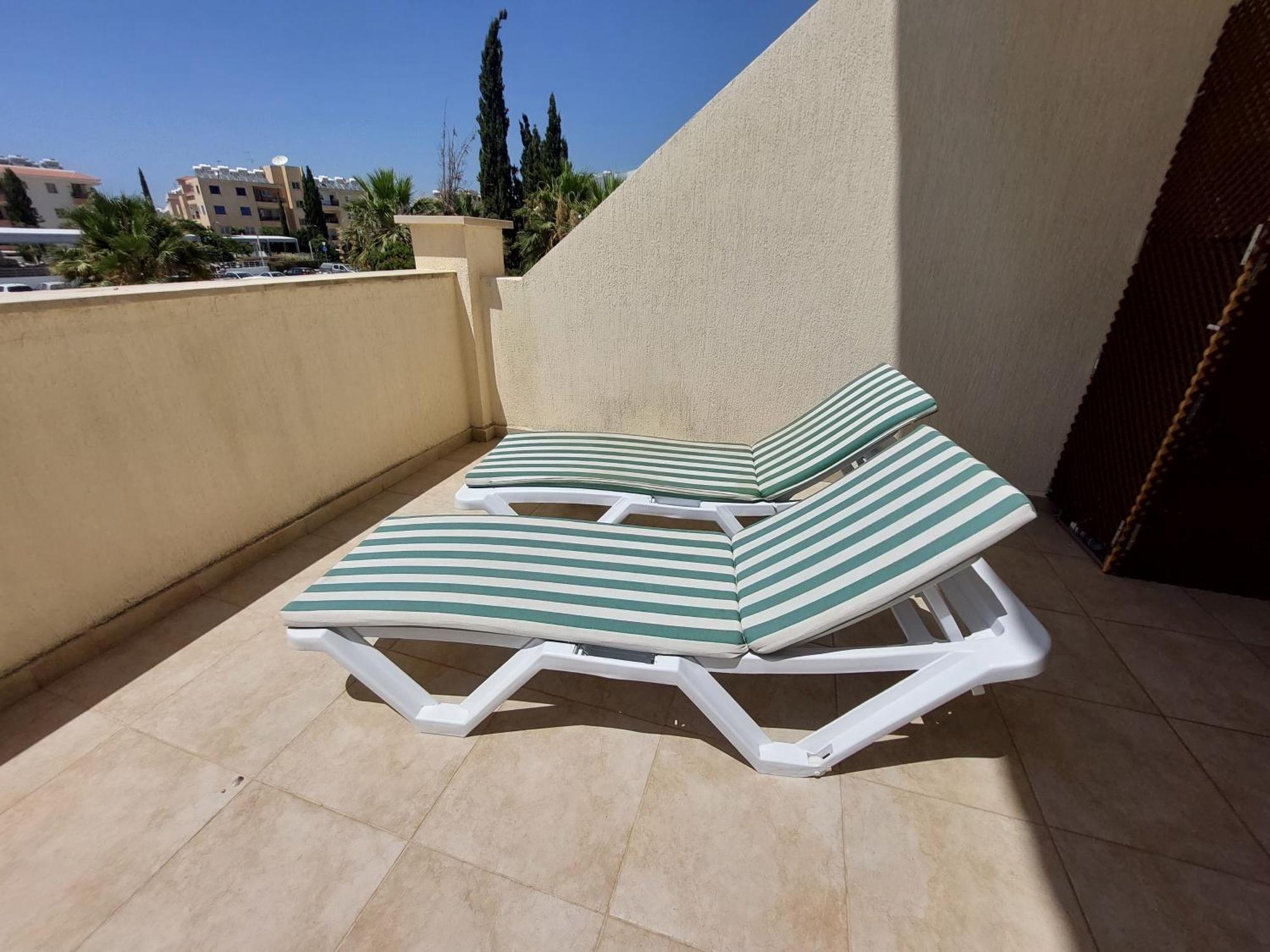 Pool Side 2 Bedroom Queens Gardens Complex Paphos Exteriör bild